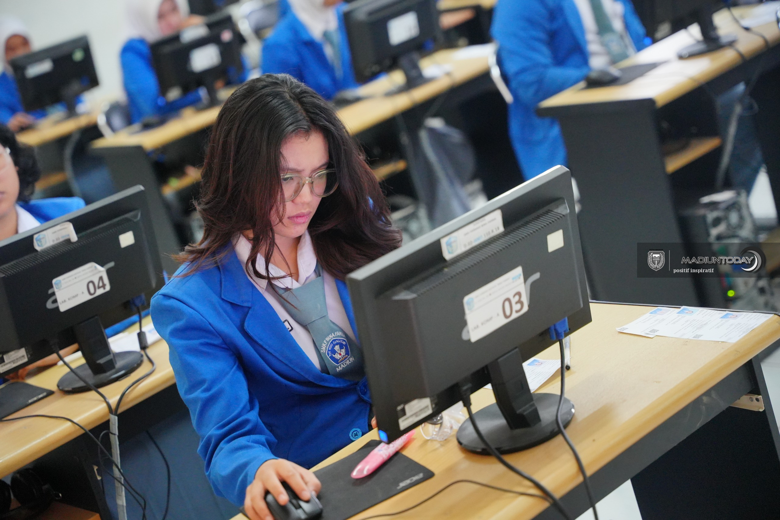 Foto 6 dari 6: Ribuan Siswa SMA/SMK Kota Madiun Ikuti TKA, Ujian Berjalan Lancar Meski Sempat Terkendala Sistem