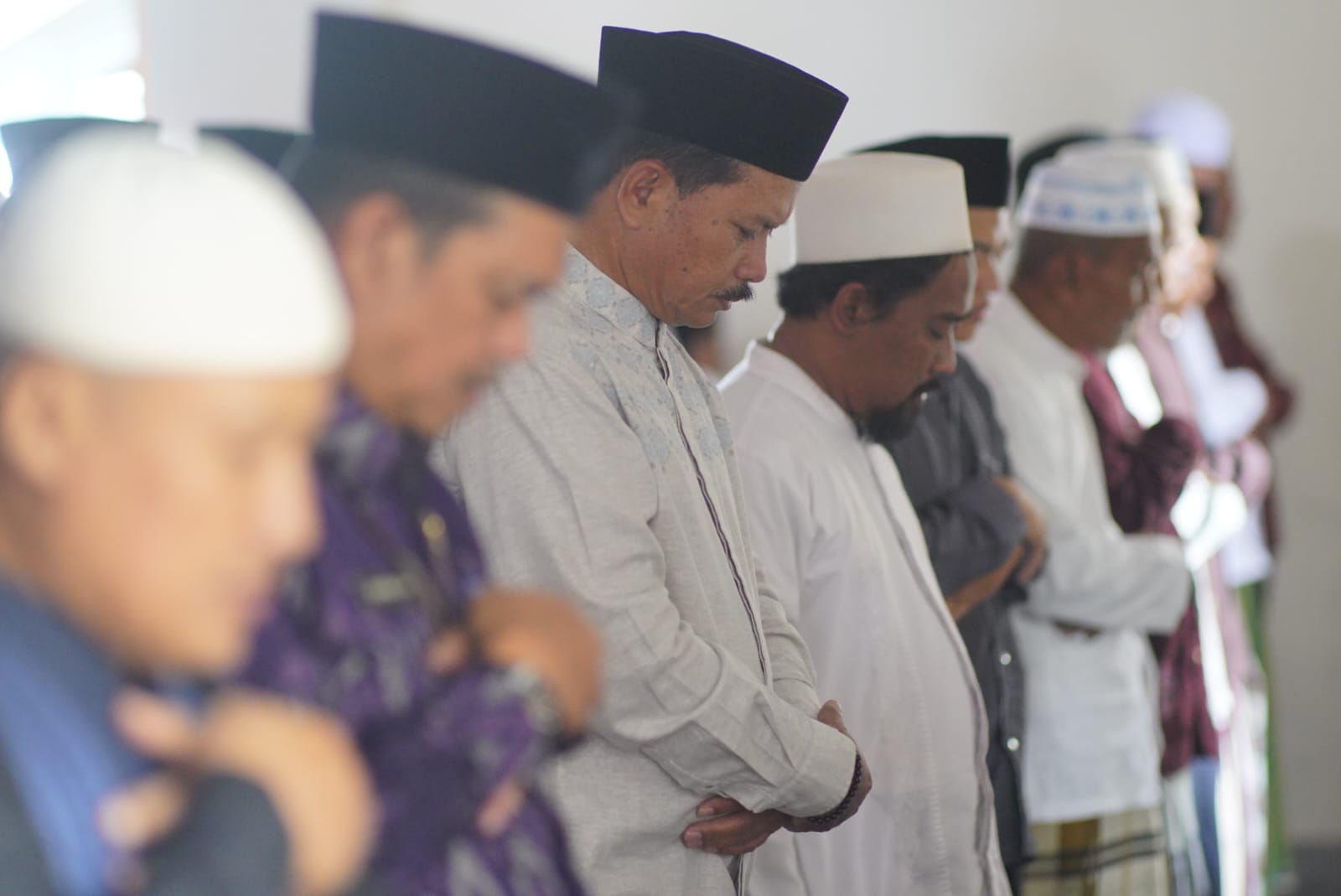 Foto utama berita: Salat Jumat di Masjid Kuno Kuncen, Wali Kota Juga Lakukan Peletakan Batu Pertama Pembangunan Menara