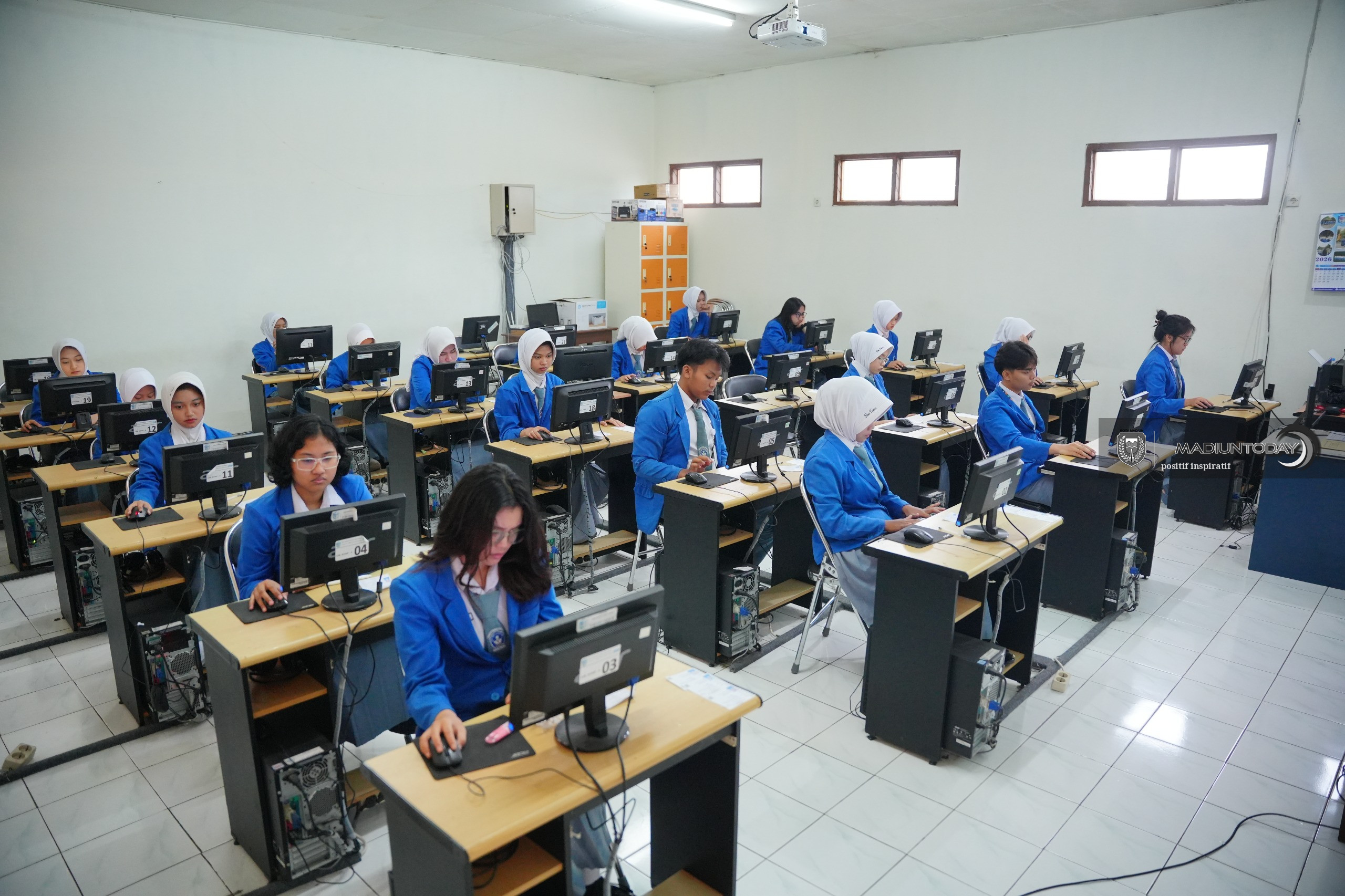 Foto 4 dari 6: Ribuan Siswa SMA/SMK Kota Madiun Ikuti TKA, Ujian Berjalan Lancar Meski Sempat Terkendala Sistem