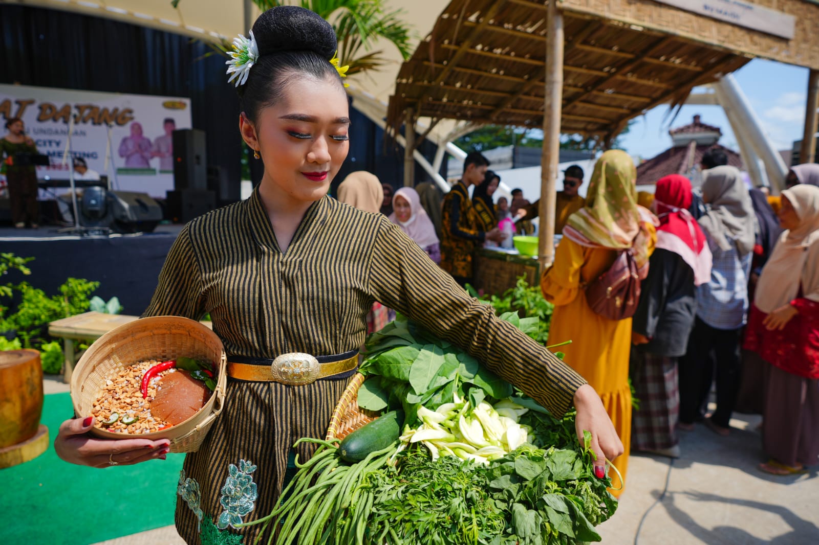 Foto 9 dari 10: Pecel Madiun Dinobatkan Mendikbud Sebagai Warisan Budaya Tak Benda Indonesia