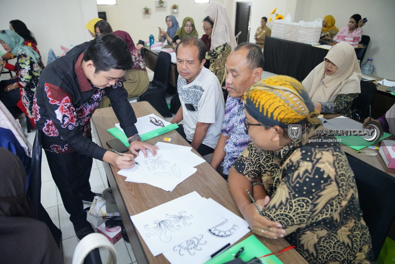 Foto 6 dari 6: Perajin Batik Madiun Didorong Kembangkan Desain untuk Tingkatkan Daya Saing