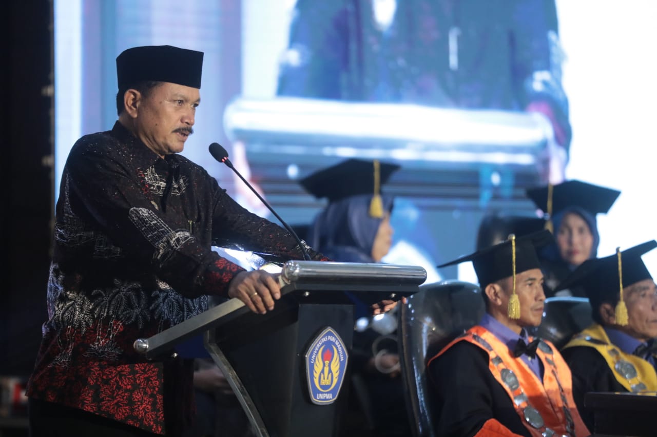 Foto utama berita: Hadiri Wisuda Unipma, Wali Kota Maidi: Wisudawan Agen Perubahan