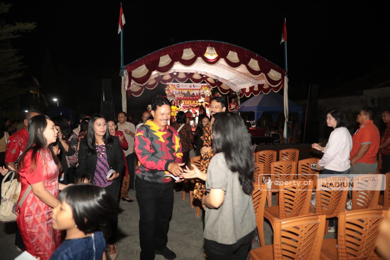 Foto 6 dari 9: Hadiri Bazar UMKM di Gereja Katolik Mater Dei, Wali Kota Apresiasi Penyelenggara Ikut Geliatkan Perekonomian