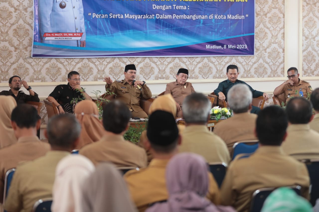 Foto 2 dari 12: Bertemu Masyarakat Kelurahan Taman, Wali Kota Serap Aspirasi Sekaligus Sampaikan Program Pembangunan