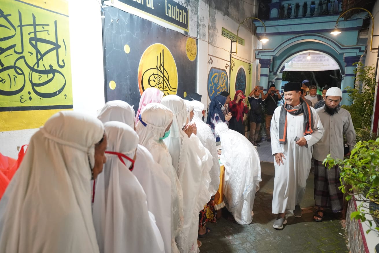 Foto utama berita: Salat Isya di Masjid Al-Furqon, Wali Kota Belanja Masalah Langsung dari Jamaah