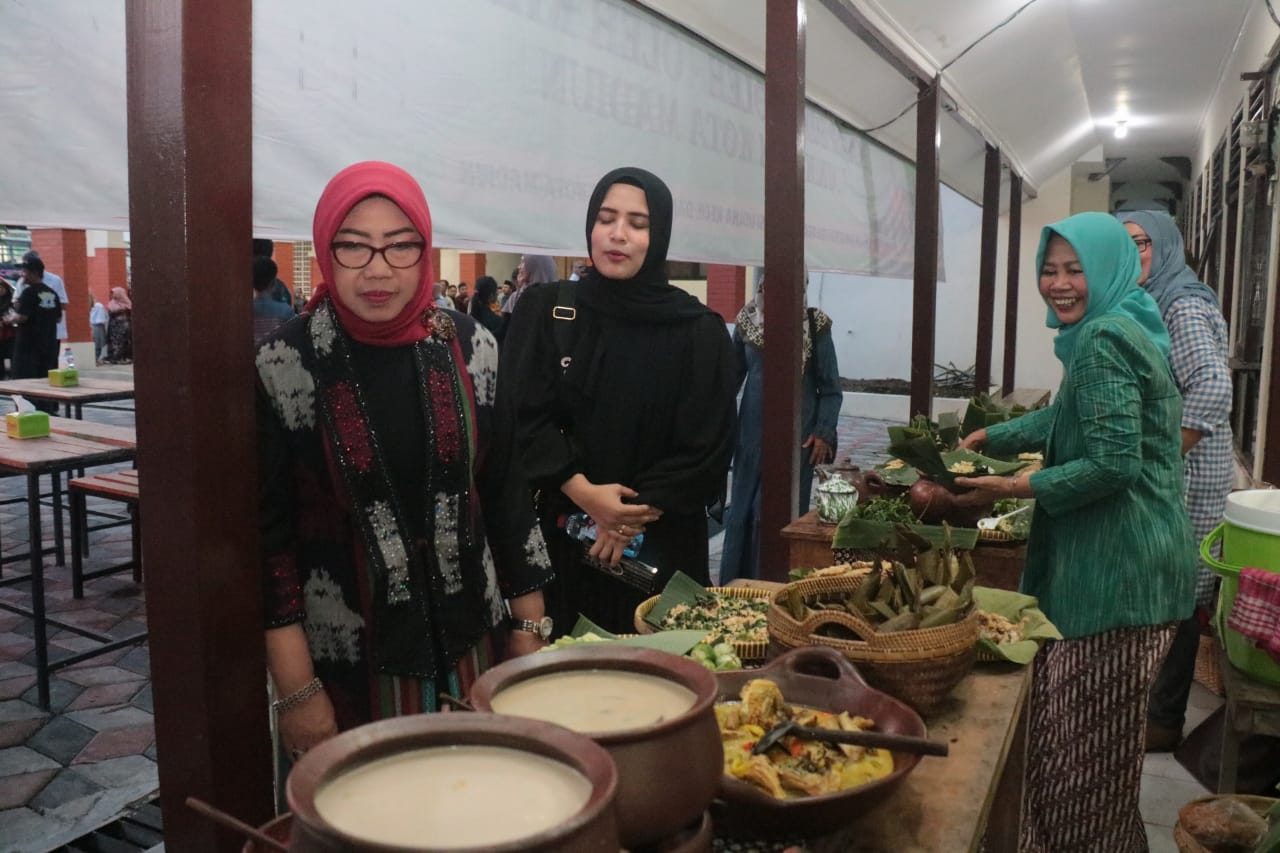 Foto 7 dari 8: Buka Gerai Nasi Pecel dan Oleh-oleh Gedung Dekranasda, Wali Kota: Ini Melengkapi Paket Wisata di Kota Pendekar