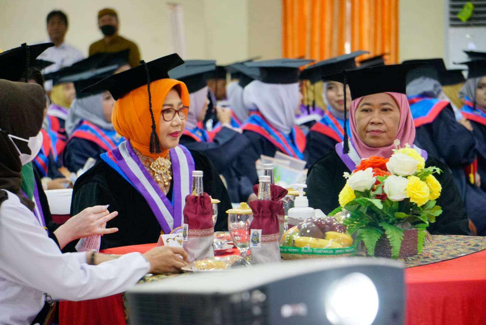 Foto 10 dari 11: Selesaikan Pendidikan SOTH dan Selantang, Emak-Emak dan Lansia Laksanakan Wisuda