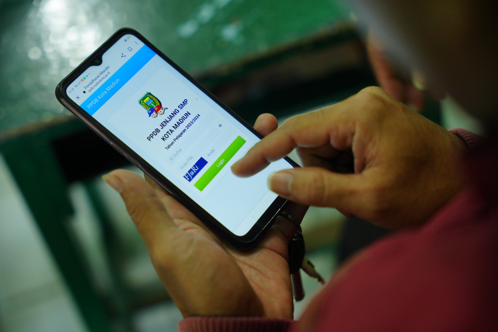 Foto 1 dari 2: PPDB Jalur Online Tahap 1 Dibuka, Sebagian Siswa Mulai Berburu Sekolah