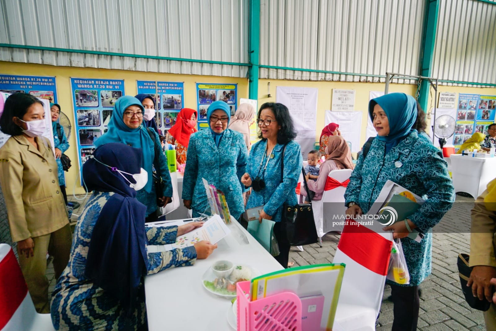 Foto 12 dari 16: Kunjungan Lapangan Lomba PKK Sehat Lestari Berencana, Tim Juri Akui Terkesan Dengan Kota Madiun
