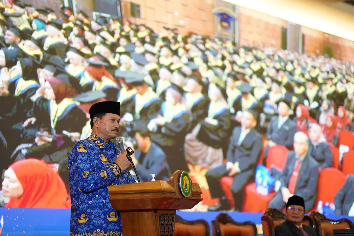 Foto utama berita: Hadiri Wisuda Stikes Bhakti Husada Mulia, Wali Kota Harap Ilmunya Bermanfaat