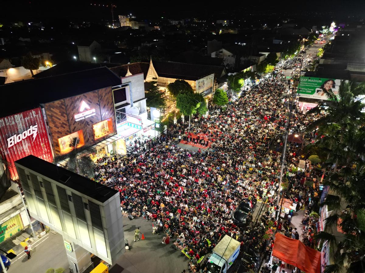 Foto 3 dari 9: Pemkot Gelar Nobar Berhadiah Sepeda, Pj Wali Kota: Antusias Masyarakat Luar Biasa