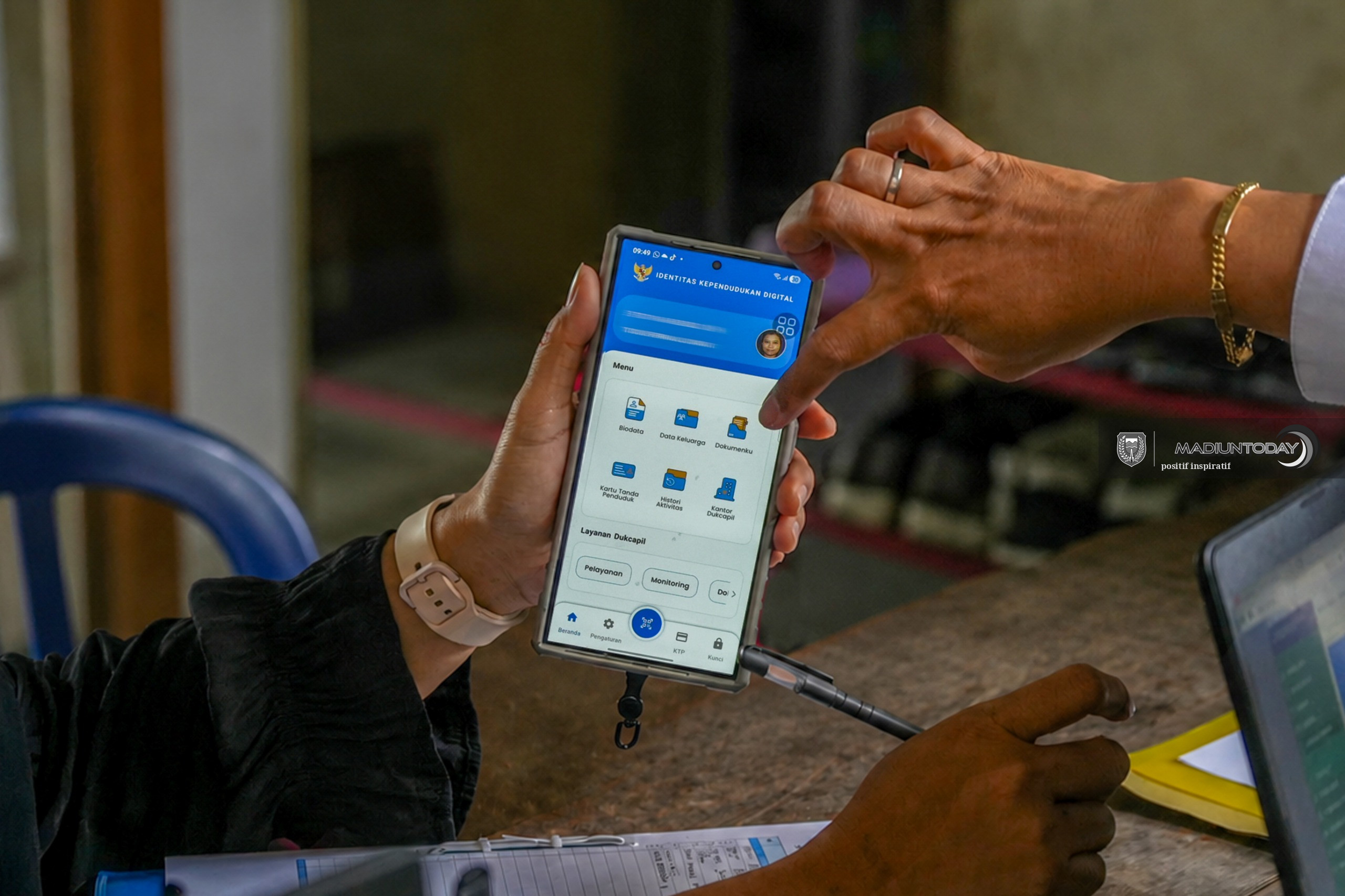 Akses Aplikasi Perlinsos Harus Pakai IKD, Dispendukcapil Madiun Gencarkan Layanan Jemput Bola