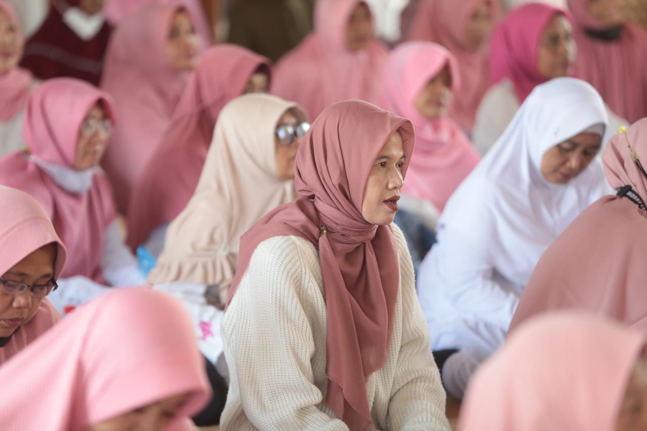 Foto 3 dari 14: Gelar Pengajian Bersama Janda Kota Madiun, Wali Kota Sampaikan Perkembangan Kota Agar Janda Melek Pengetahuan