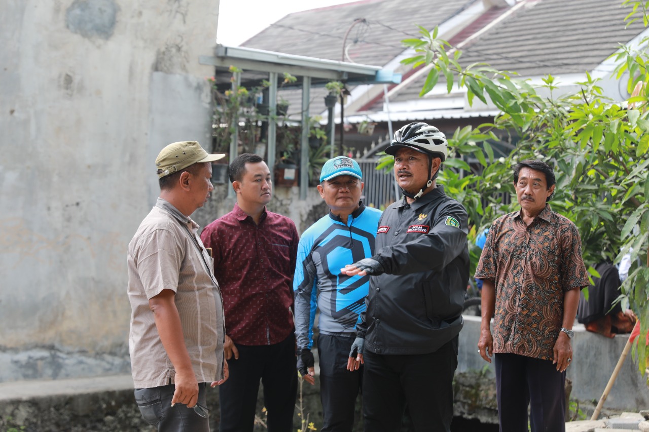 Foto 5 dari 15: Gowes Tiga Kelurahan, Wali Kota Serahkan Penghargaan Lomba Idol Hingga Cek Pembangunan Kota