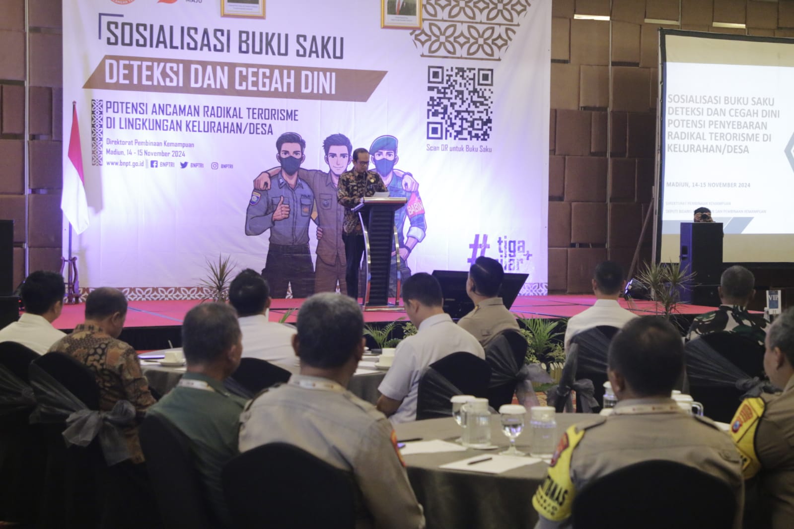 Foto 2 dari 10: Kewaspadaan Dini Terkait Terorisme, Pemkot Gandeng BNPT Gelar Sosialisasi Buku Saku Penanganan Terorisme di Kota Madiun