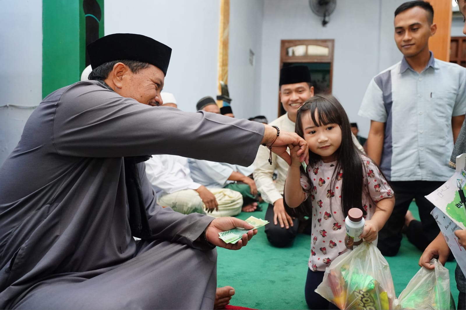 Foto 9 dari 10: Safari Ramadan Terus Berlanjut, Wali Kota Harap Maksimalkan Ibadah 10 Hari Terakhir Ramadan