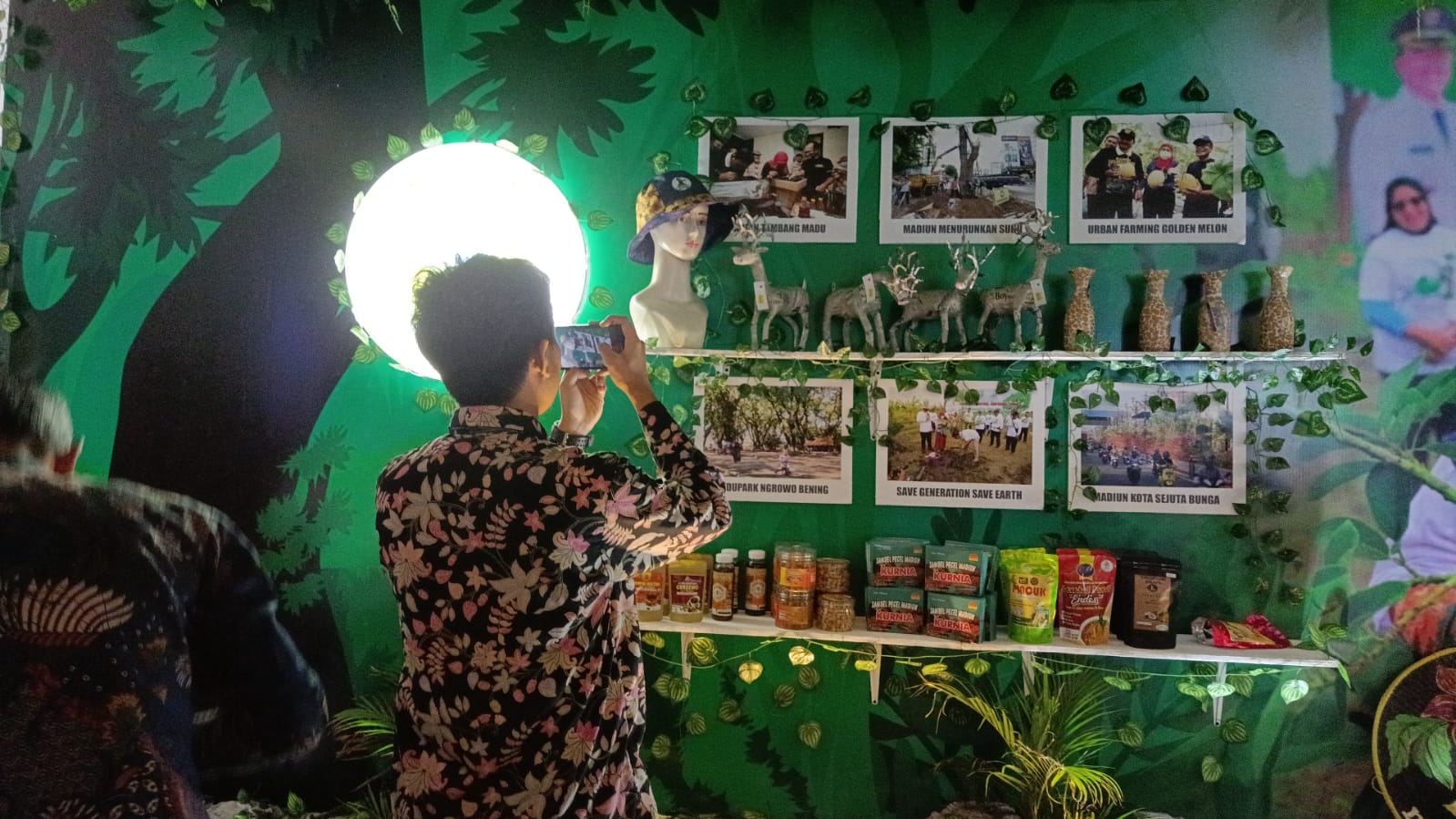 Foto 1 dari 3: Bawa Pesan Pengendalian Perubahan Iklim, Stand Pameran Proklim Kota Madiun Raih Predikat Terbaik di ICCEF
