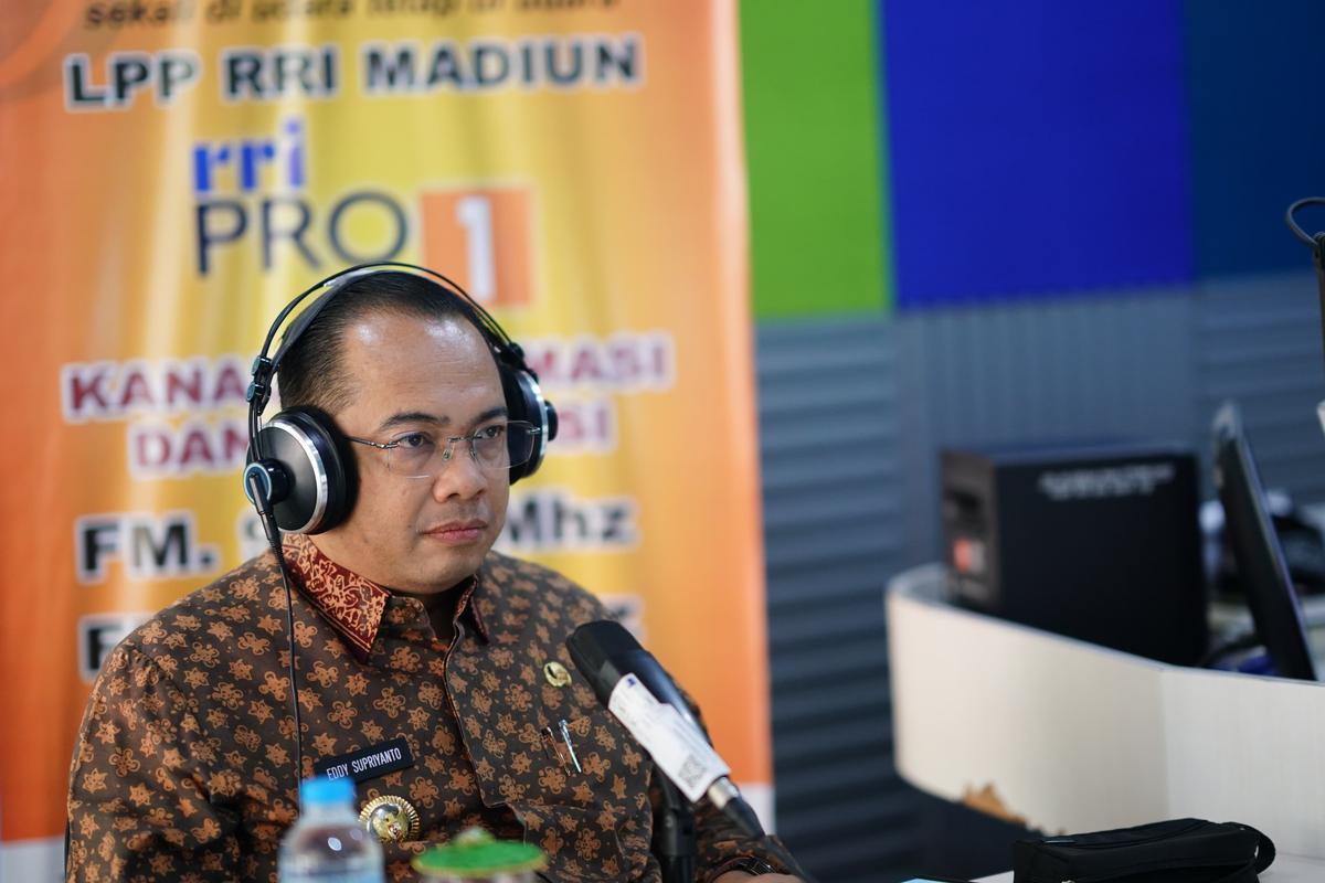 Foto utama berita: Hadiri Podcast Dialog Madiun Raya Pagi Bersama RRI, Pj Wali Kota Berbagi Pengalaman Sebagai Penjabat Wali Kota Hingga Apresiasi Pemerintahan Presiden Jokowi