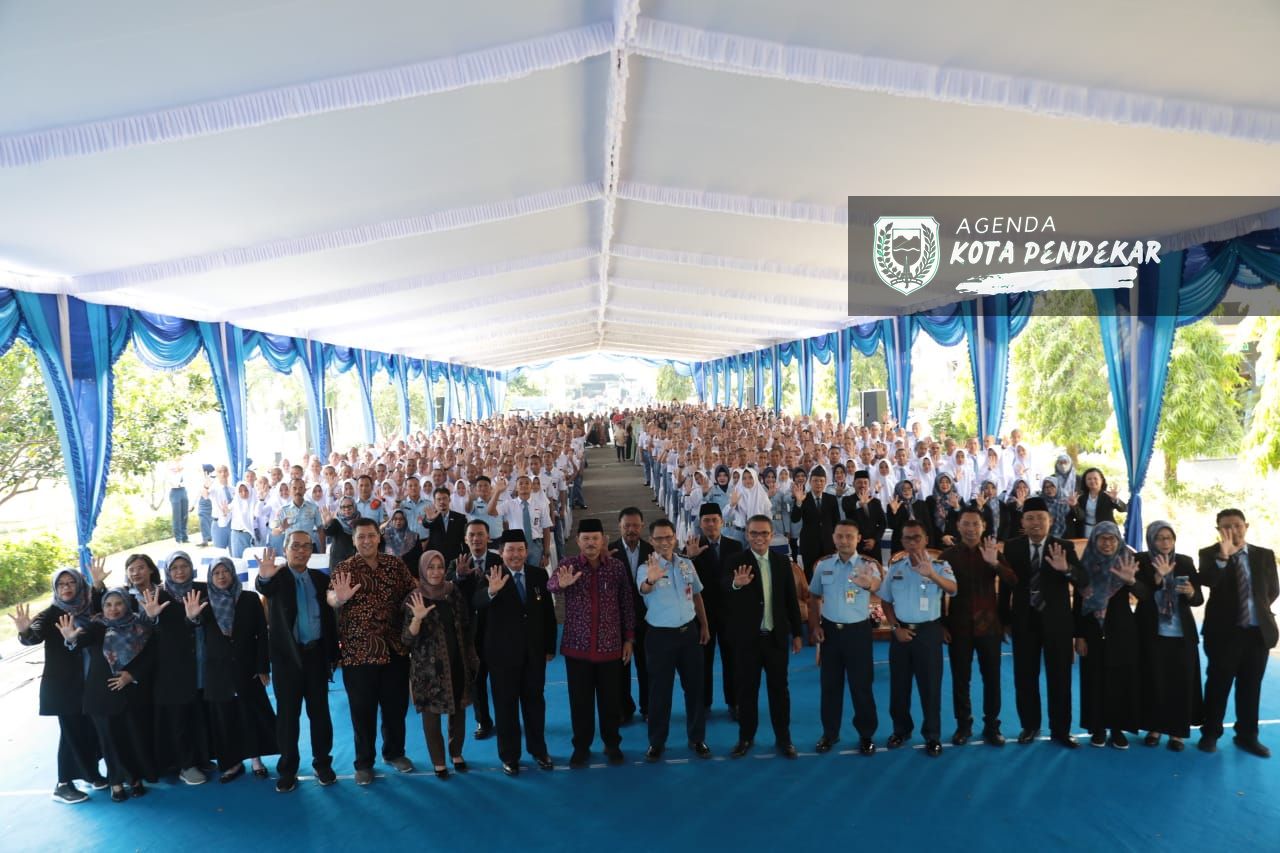 Foto 9 dari 11: Serah Terima Taruna-Taruni SMAN 3 Taruna Angkasa Jawa Timur, Wali Kota Harap Cetak Generasi Unggul