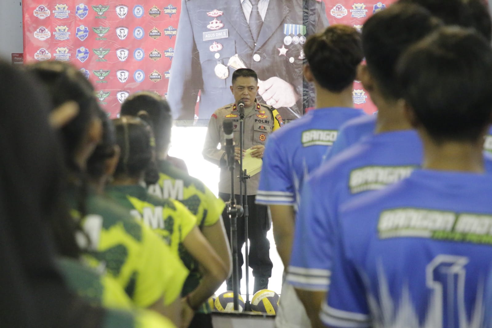 Foto 3 dari 15: Jaring Atlet Berprestasi, Pemkot Gelar Kejurkot  Bola Voli Antar Club U-18
