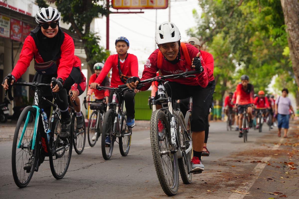 Foto 5 dari 8: Gowes Bersama Bank Jatim Mataraman, Wali Kota Apresiasi Upaya Jaga Kesehatan Karyawan