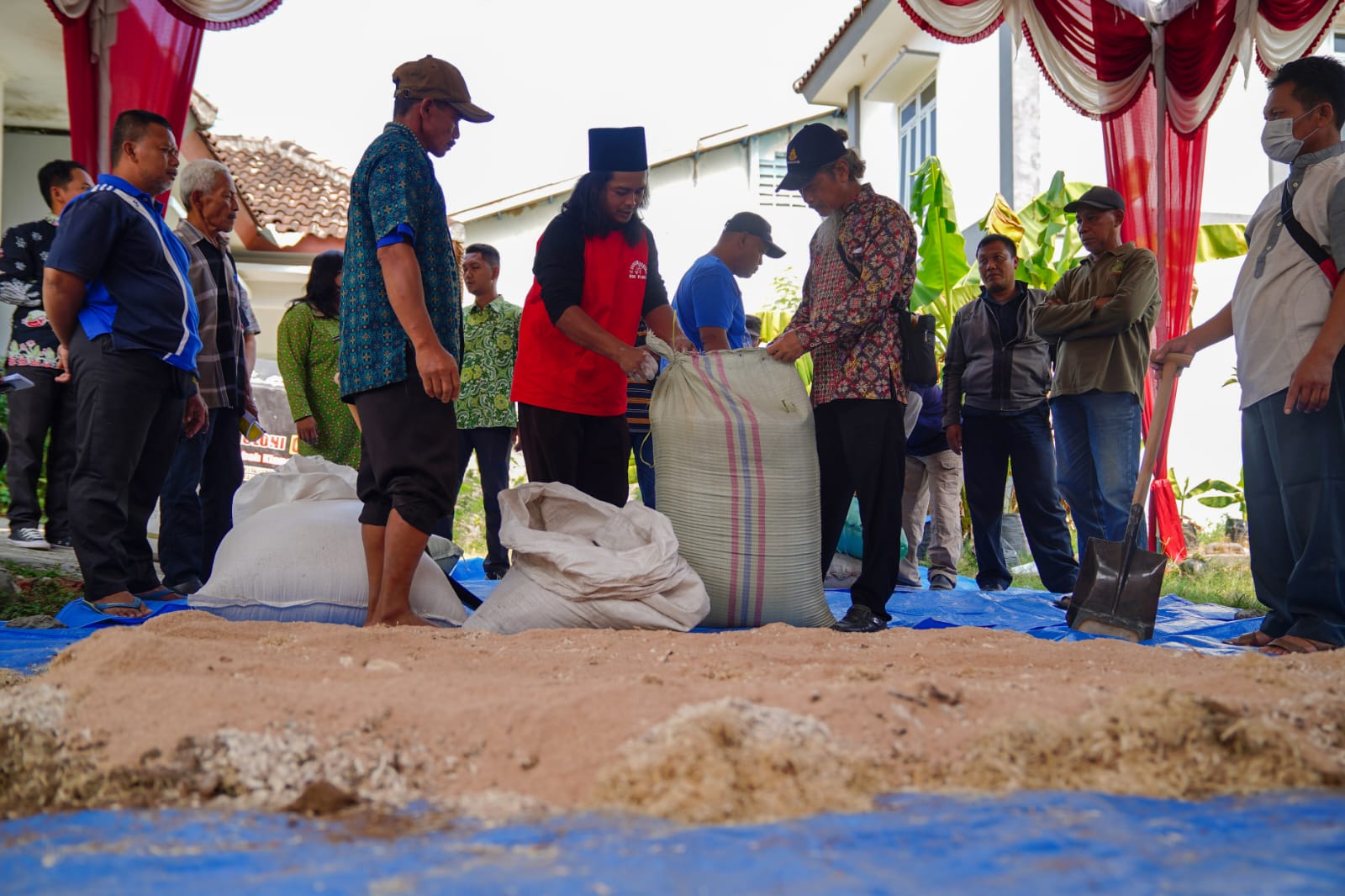 Foto 1 dari 5: Agar Ternak Berkualitas, DKPP Bekali Peternak Kota Madiun Manajemen Pakan Ternak