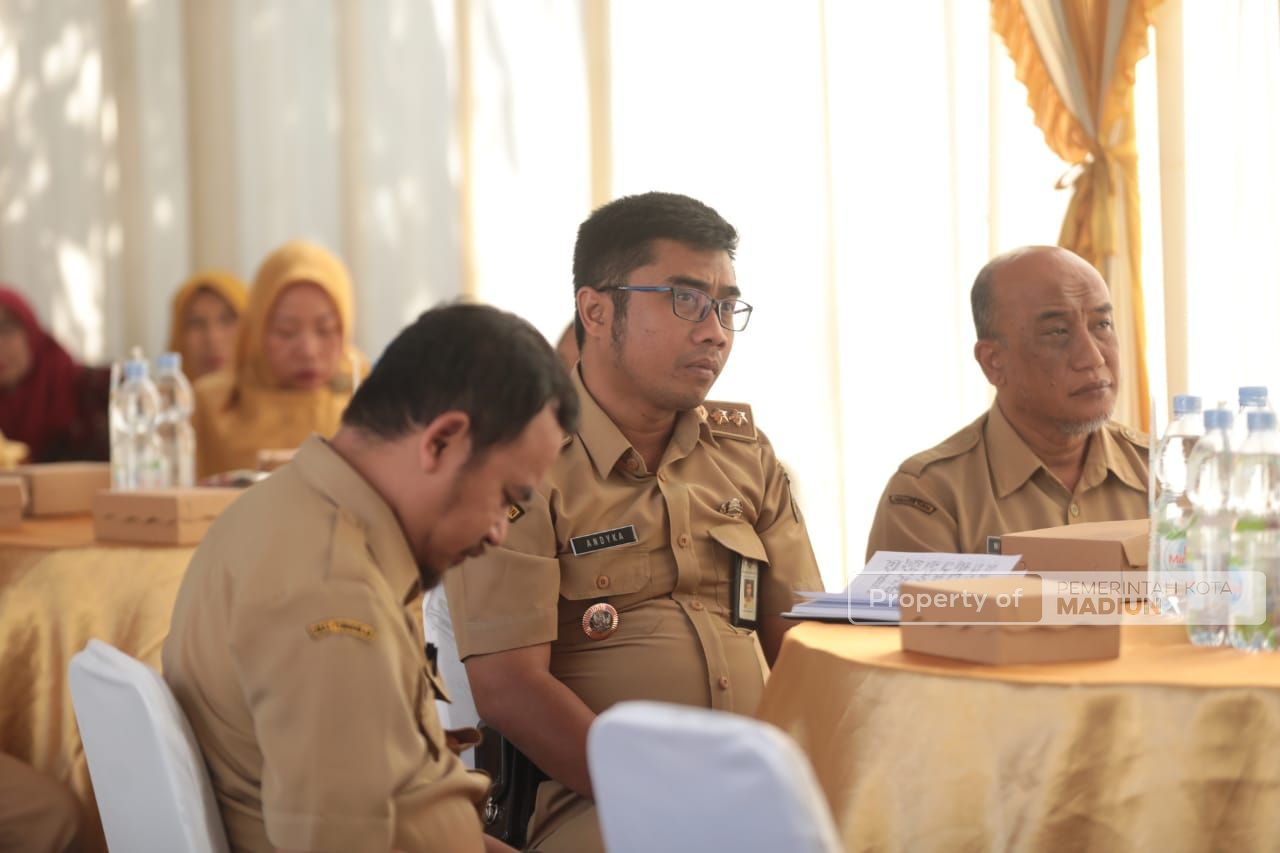 Foto 11 dari 12: Serap Aspirasi dan Sampaikan Informasi Terkini, Wali Kota Gelar Cangkrukan di Tiga Kelurahan