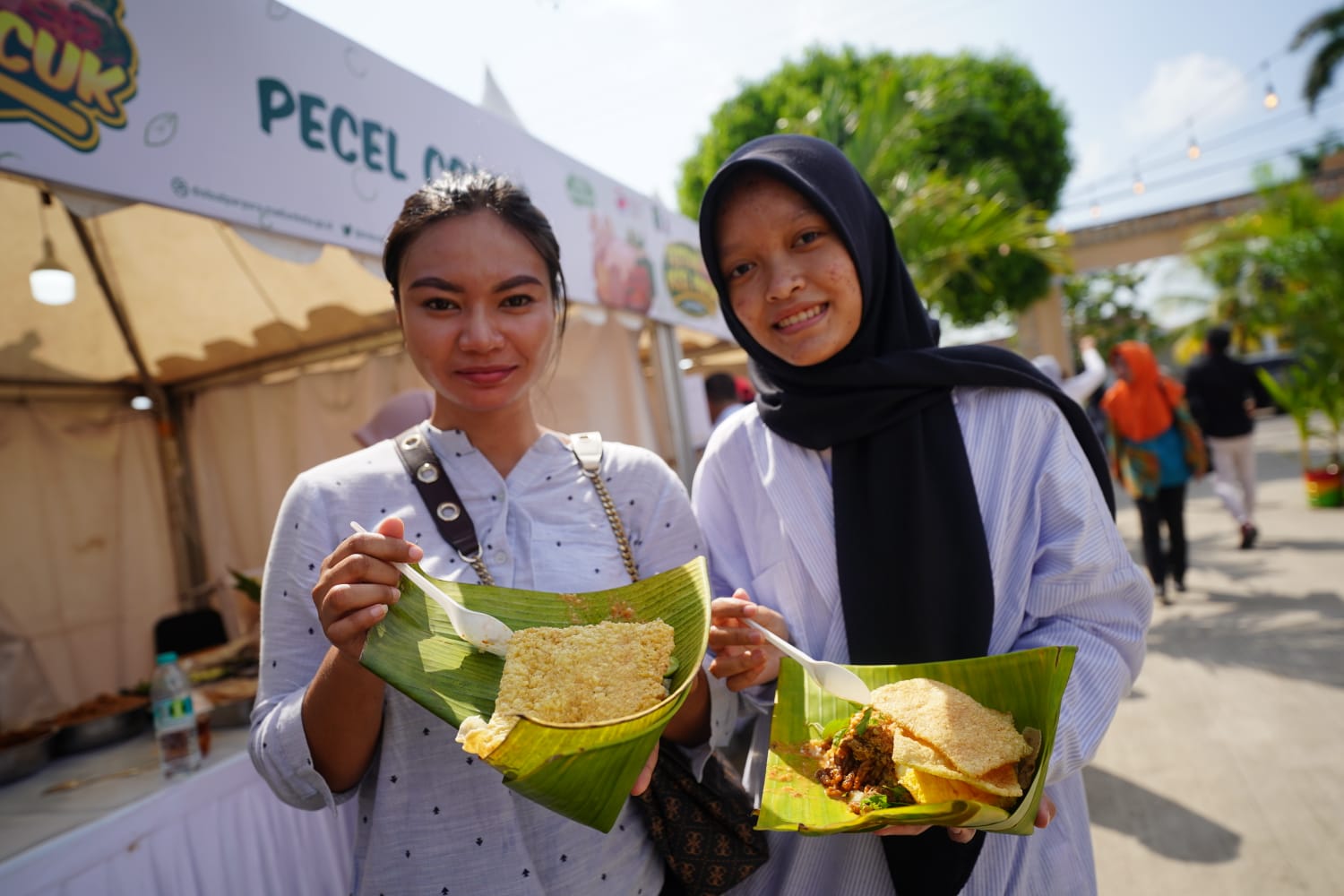 Foto 2 dari 10: Festival Pecel Pincuk Resmi Dimulai, Pemkot Siapkan 600 Porsi Gratis Hari Ini