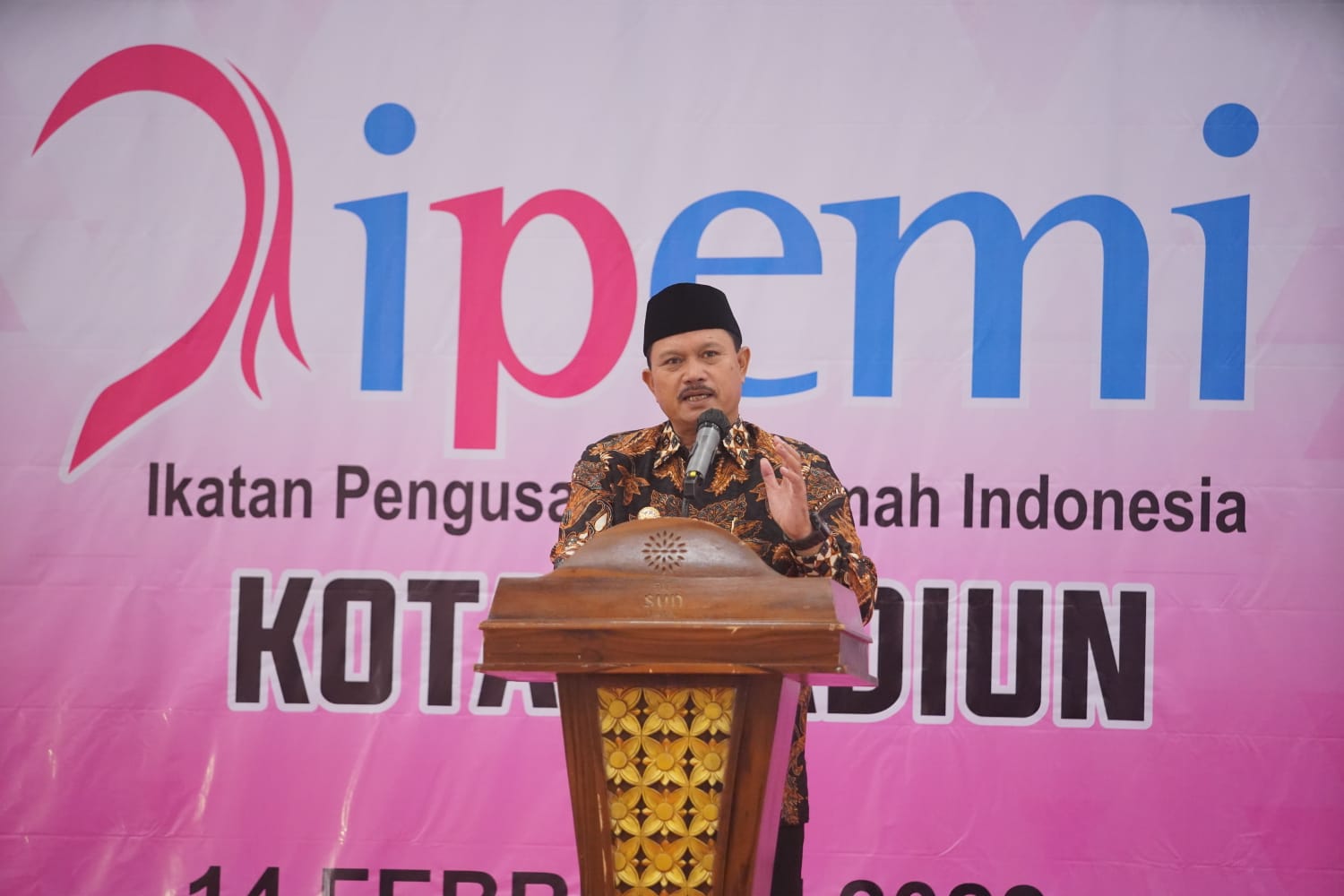 Foto 3 dari 10: Hadiri Pelantikan IPEMI, Wali Kota Pesan Tingkatkan Solidaritas Organisasi