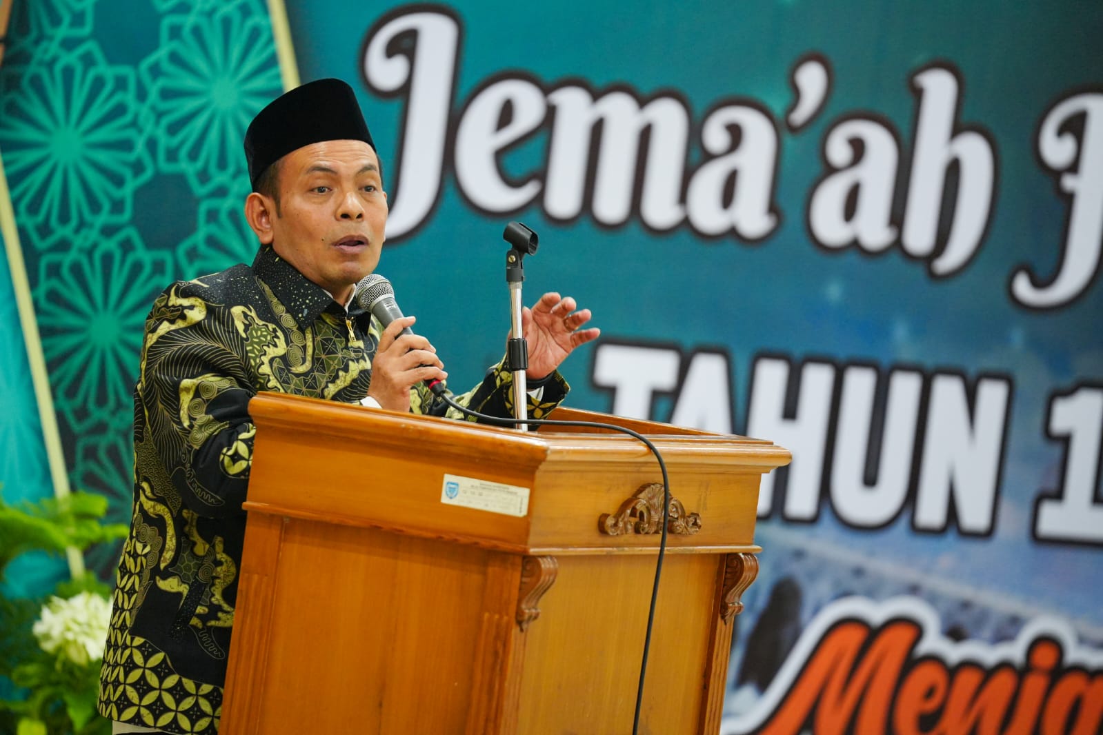 Foto 4 dari 9: Lepas CJH Ke Tanah Suci, Wali Kota Pesan Optimalkan Ibadah Dan Jaga Kesehatan