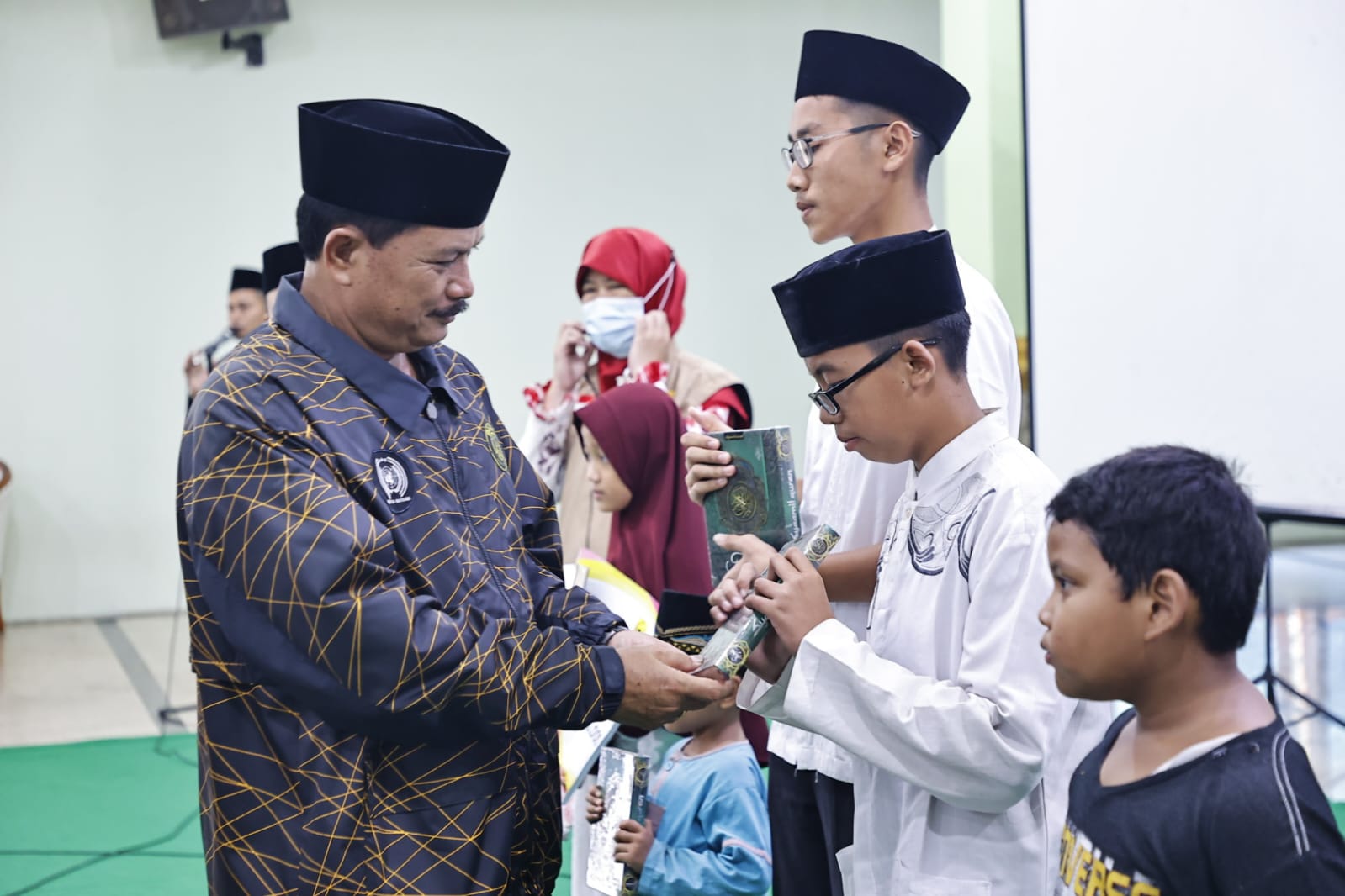 Foto 7 dari 8: Hadiri Tarhib Ramadhan Di Masjid Baitul Hakim, Wali Kota : Kokohkan Keluarga Untuk Meraih Berkah Di Bulan Suci