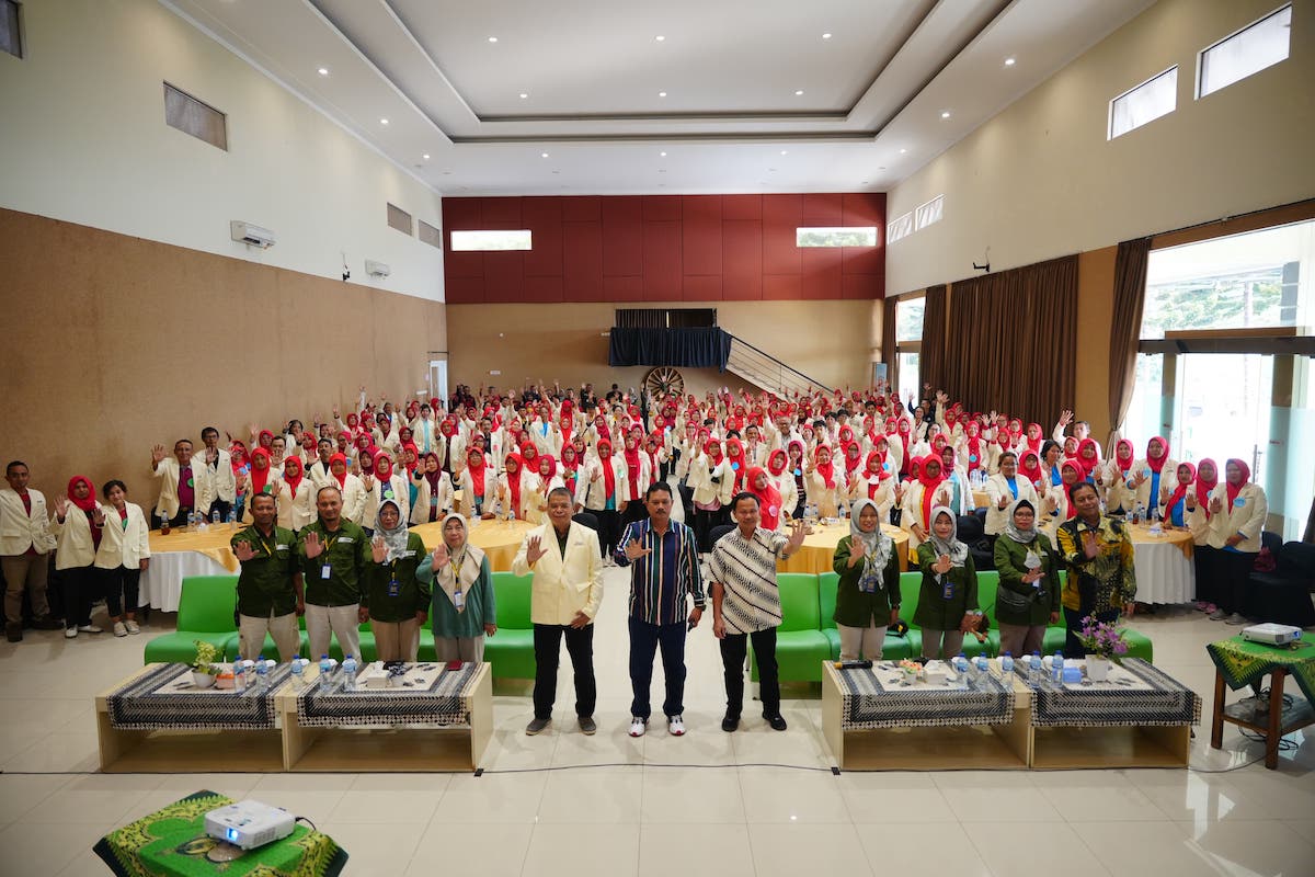 Foto 8 dari 8: Hadiri Capacity Building Di Tawangmangu, Wali Kota Beri Pembinaan Bagi PSM Kota Madiun