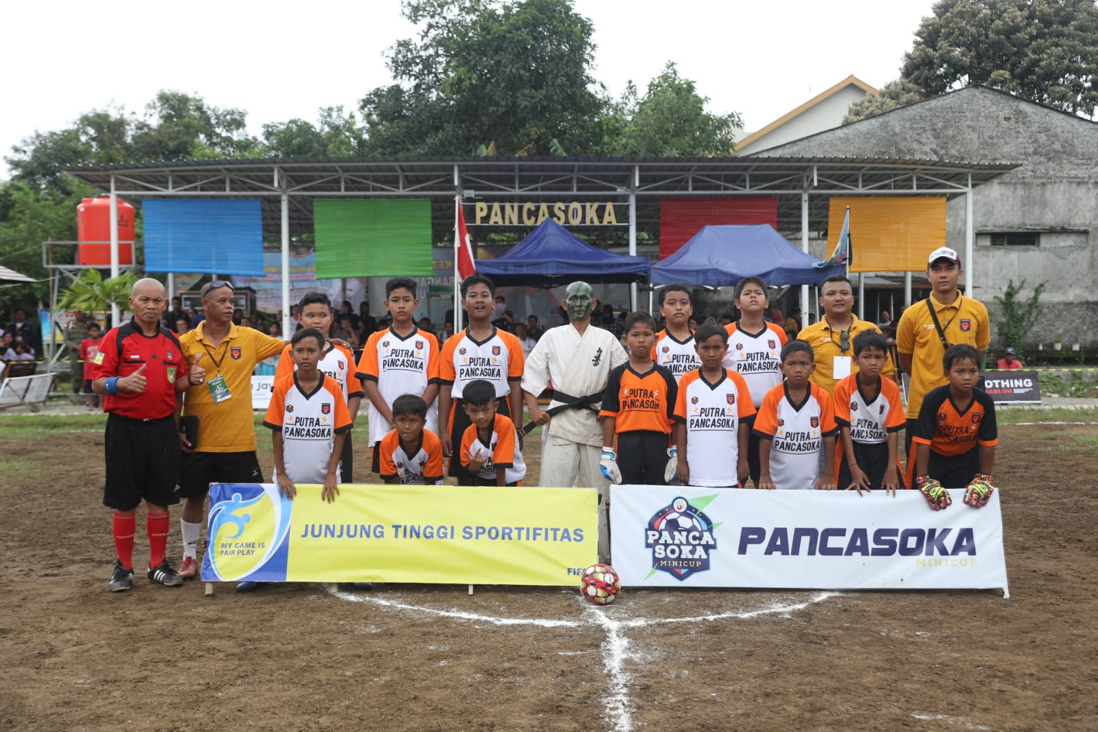 Foto 4 dari 10: Wadahi Semangat Sepak Bola Usia Dini, Pemuda Nambangan Lor Gelar Pancasoka Mini Cup 2023