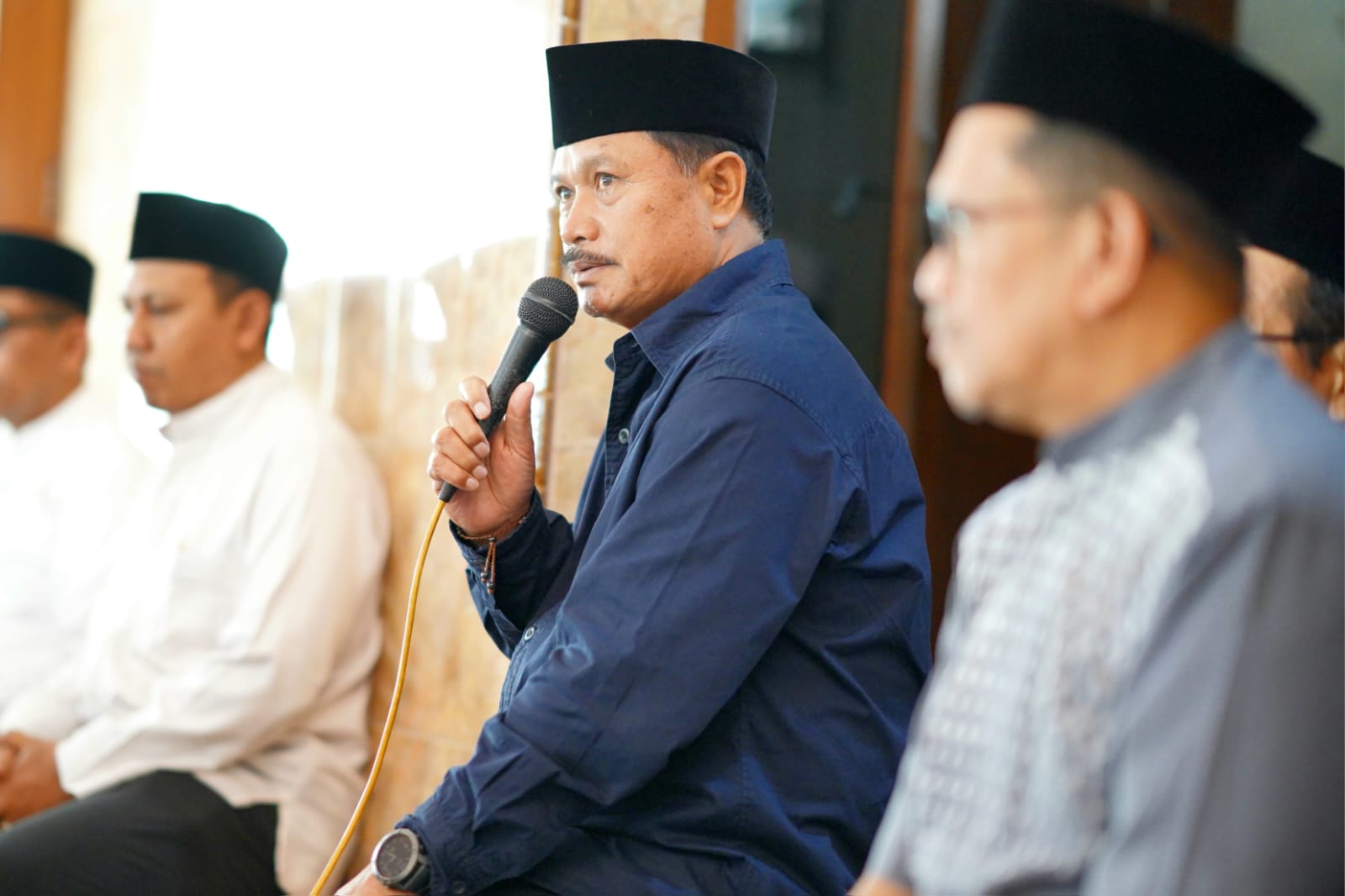 Foto 5 dari 10: 19 Jamaah Haji Tahap Dua Tiba, Wali Kota Sambut Kepulangan di Masjid Azzahra