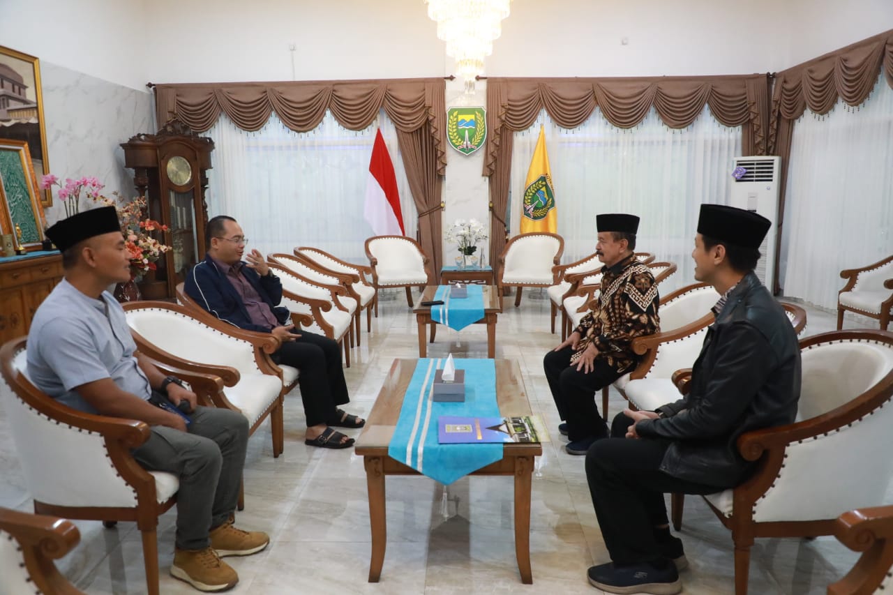 Foto utama berita: Gelar Audiensi Bersama PSHT, Pj Wali Kota Bahas Event Hingga Ajak Jaga Kondusifitas Kota Jelang Pilkada