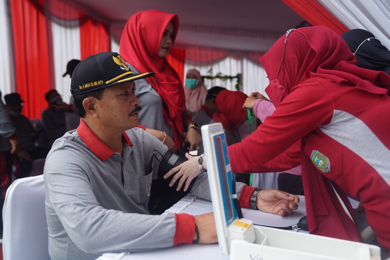 Foto 5 dari 10: Ikuti Senam Lansia di Rejomulyo, Wali Kota: Anggaran untuk Lansia Kita Tambah