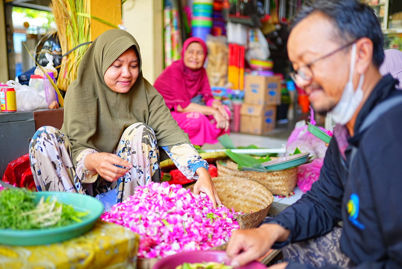 Minimalkan Kebocoran Retribusi, Pembayaran Retribusi Pedagang Ojokan Pasar Sleko Beralih Cashless Kini