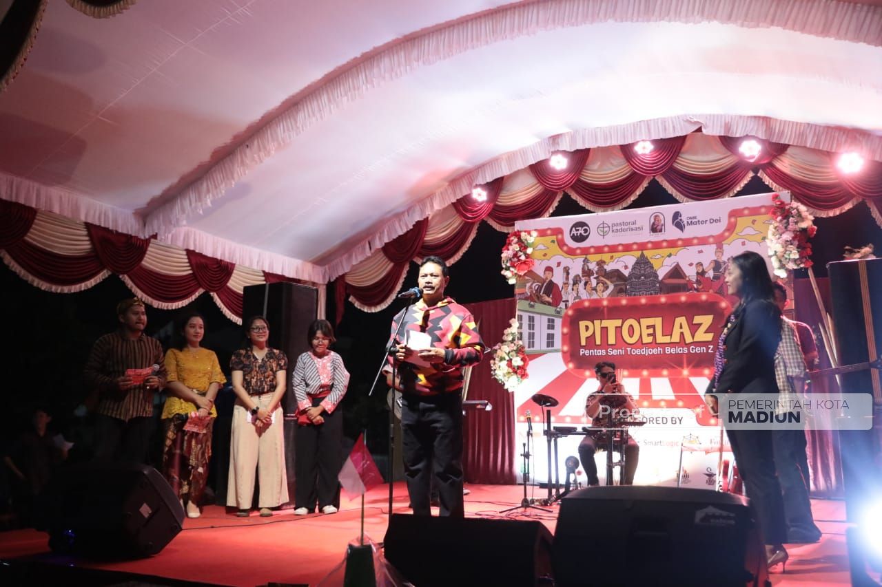 Foto 5 dari 9: Hadiri Bazar UMKM di Gereja Katolik Mater Dei, Wali Kota Apresiasi Penyelenggara Ikut Geliatkan Perekonomian