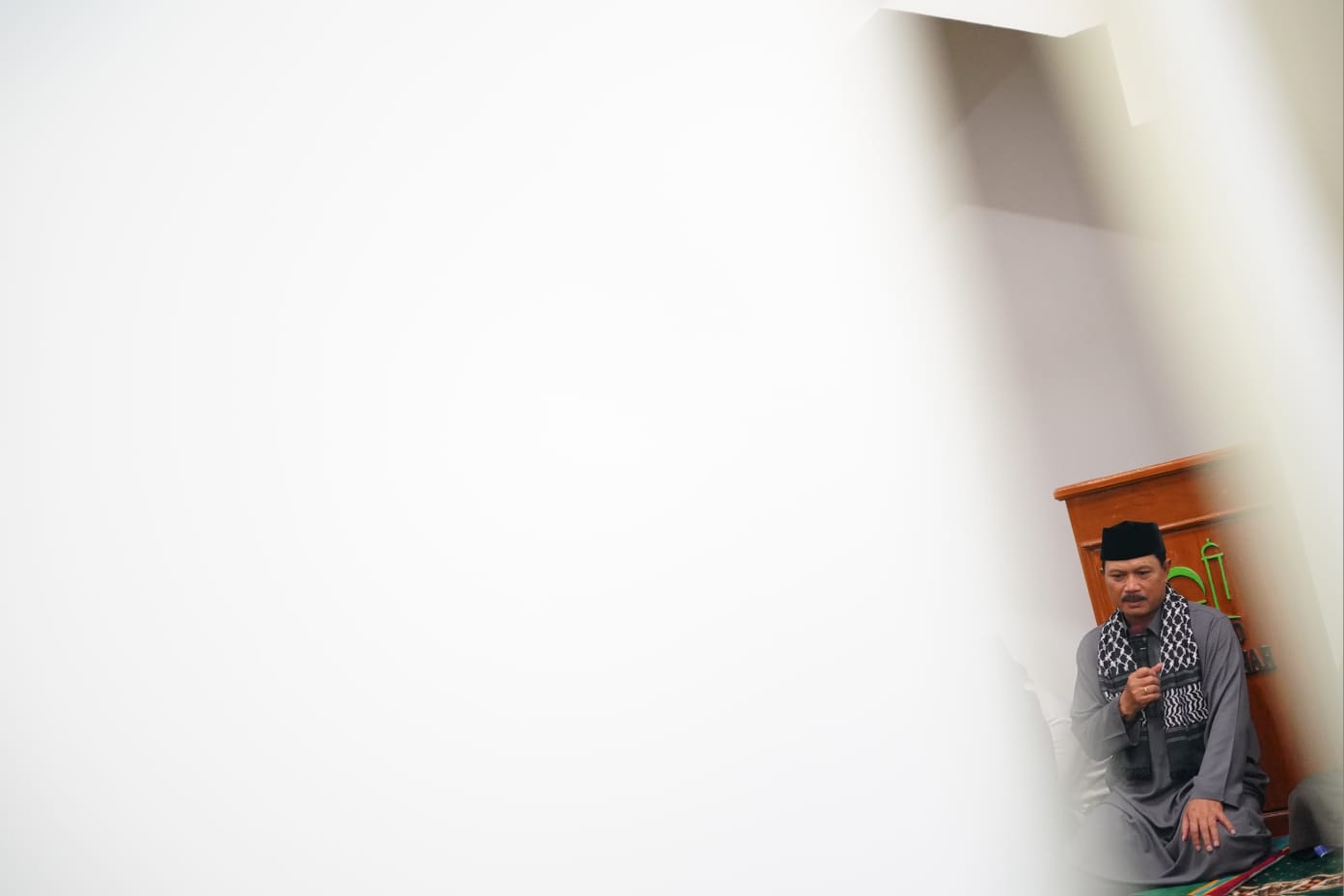Foto 4 dari 10: Safari Ramadan di Masjid Ar-Raudhah, Wali Kota Salurkan Bantuan Sampai Sosialisasikan Persiapan Lebaran