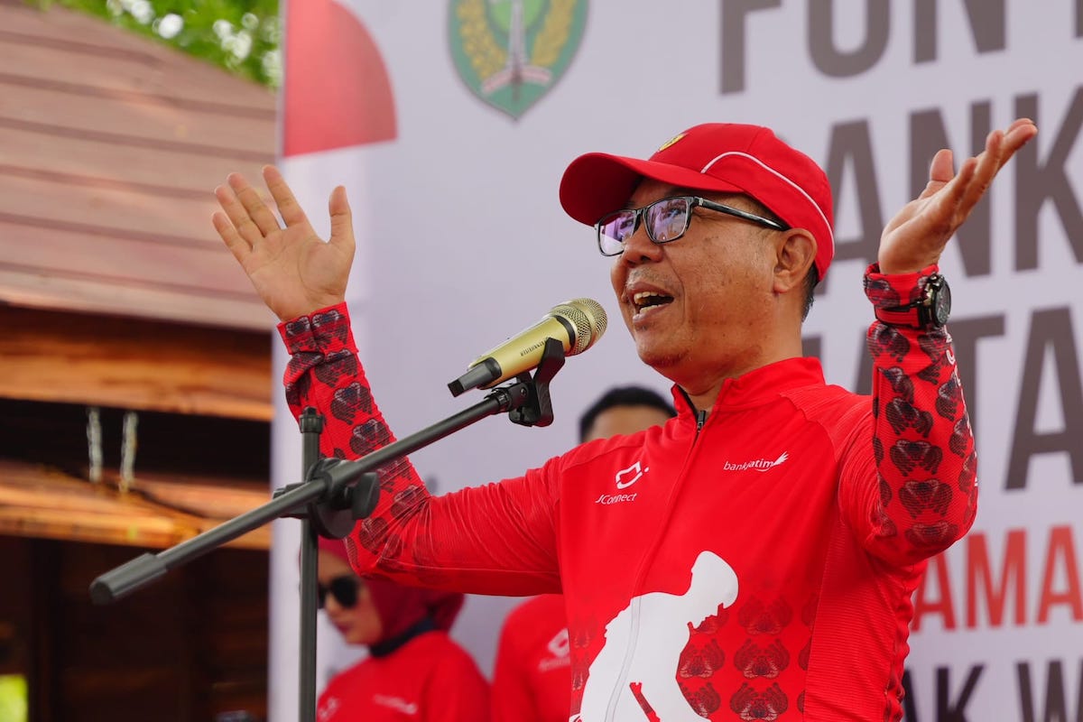 Foto 3 dari 8: Gowes Bersama Bank Jatim Mataraman, Wali Kota Apresiasi Upaya Jaga Kesehatan Karyawan