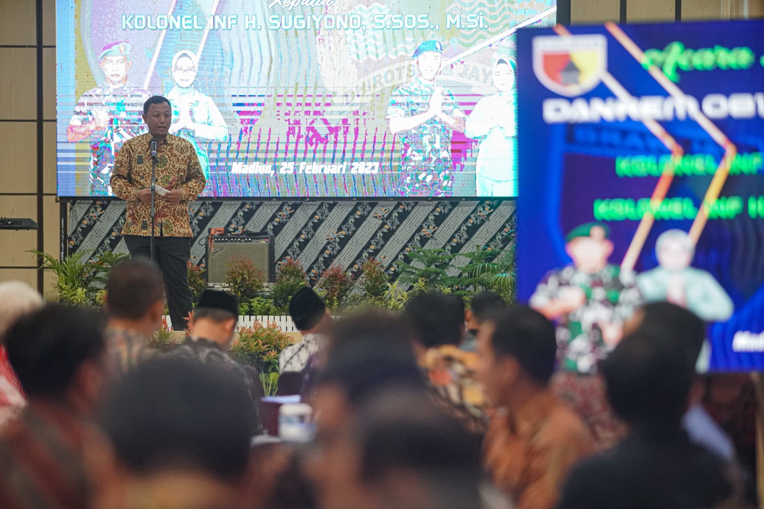 Foto 2 dari 8: Pucuk Pimpinan Korem 081 Berganti, Kolonel Inf Sugiono Gantikan Kolonel Deni Rejeki
