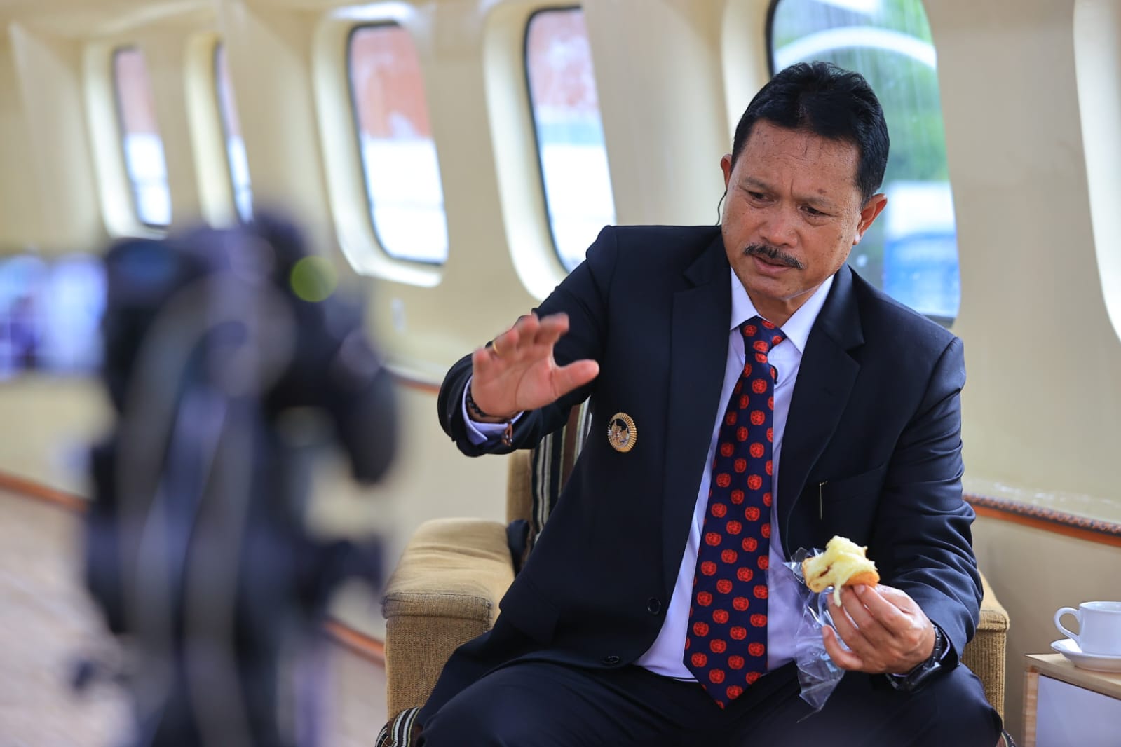 Foto 6 dari 9: Wali Kota Menyapa di Whoosh, Bahas Rahasia Stabilitas Kota Setelah Pemungutan Suara Hingga Promosi Produk UMKM Unggulan