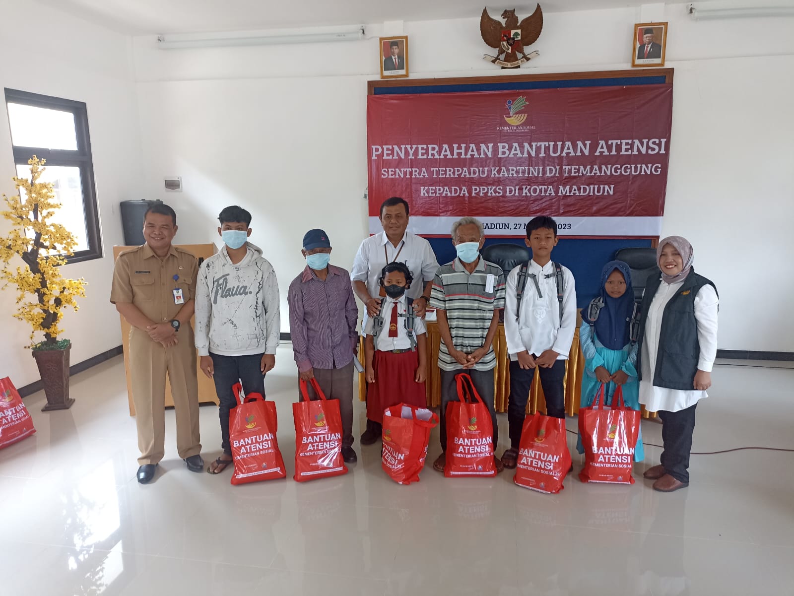 Foto 4 dari 9: Lolos Seleksi, Ratusan Warga Kota Madiun Terima Bantuan Dari Kemensos