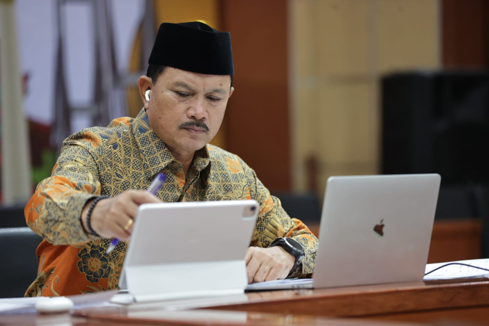 Foto 3 dari 3: Jalani Seminar Hasil TAPD di Surabaya, Wali Kota Maidi Kurang Dua Langkah Lagi Raih Gelar Doktor
