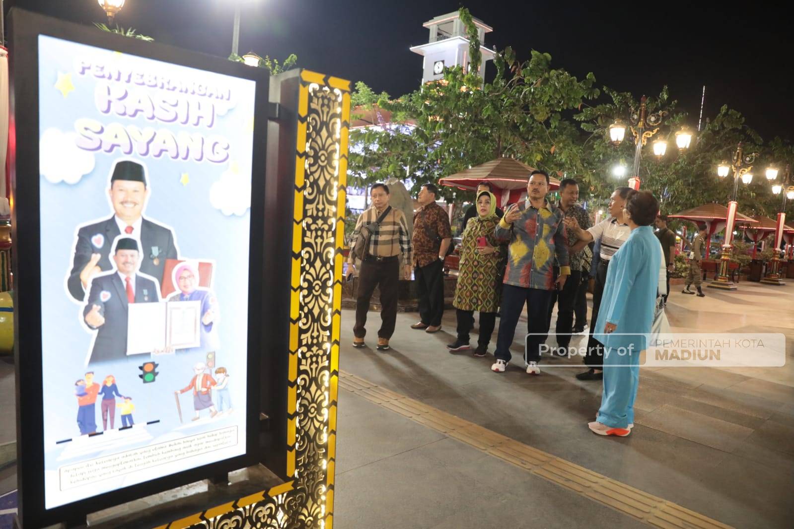 Foto 12 dari 13: Sambut Pensiunan Pemprov Jatim, Wali Kota Ajak Keliling Lihat Keindahan Kota