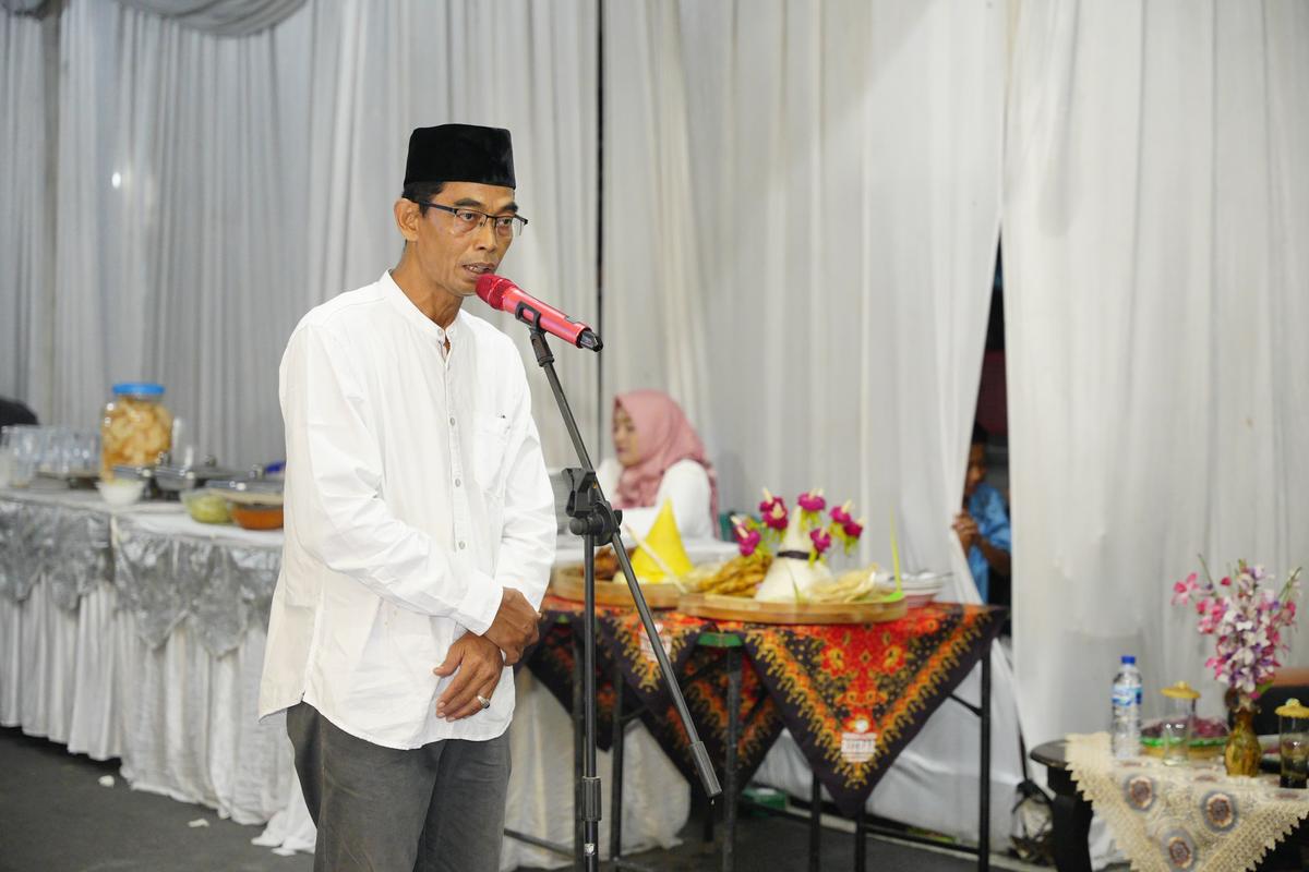 Foto 3 dari 8: Resmikan Gapura Gang Ayam Alas, Wali Kota Harap Jadi Penyemangat Warga Untuk Tingkatkan Pembangunan