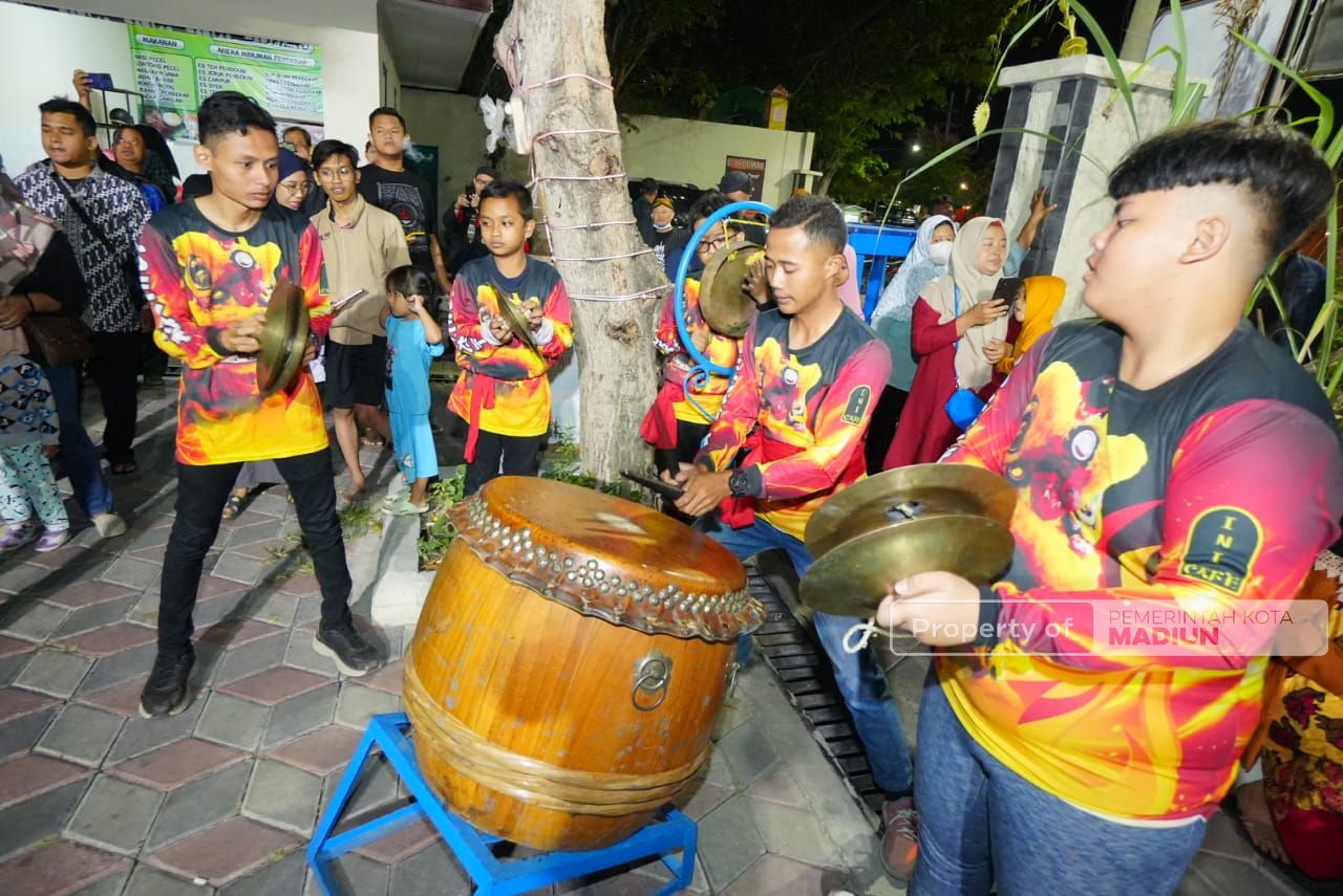 Foto 8 dari 8: Hadiri Gelar Pusaka, Wali Kota Apresiasi Penyelenggara Ikut Lestarikan Budaya