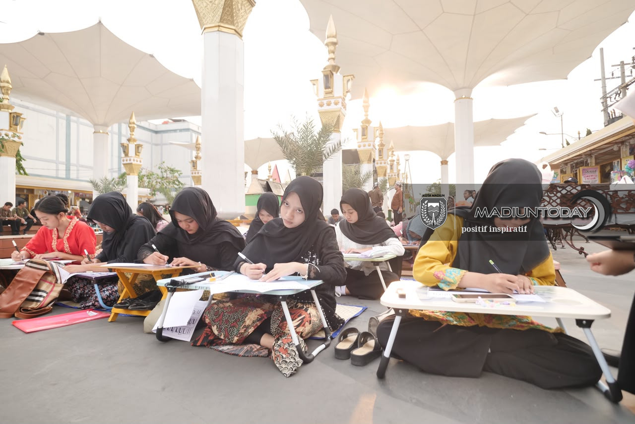 Foto 12 dari 18: 1.588 Pelajar Madiun Rawat Warisan Budaya Jawa Lewat Aksara dan Geguritan