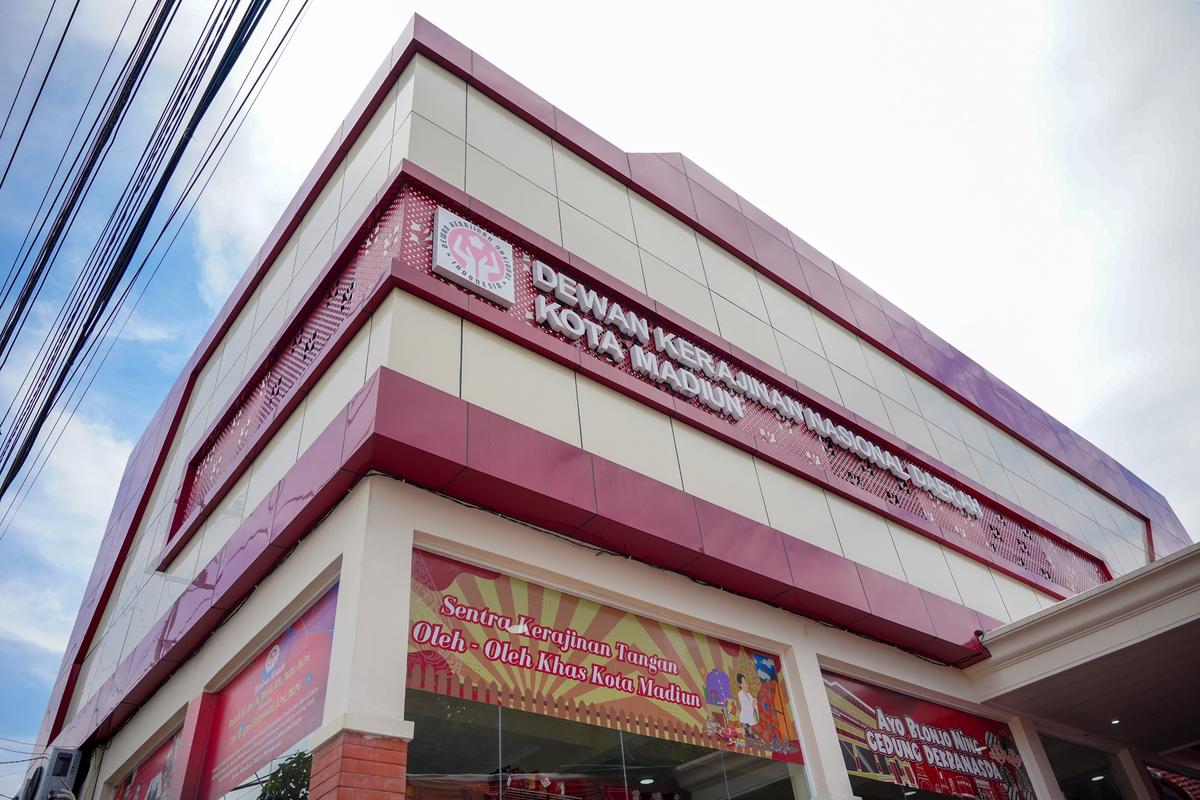 Foto 4 dari 8: Resmikan Gedung Dekranasda, Wali Kota Berharap Bawa Kemajuan untuk UMKM Kota Pendekar
