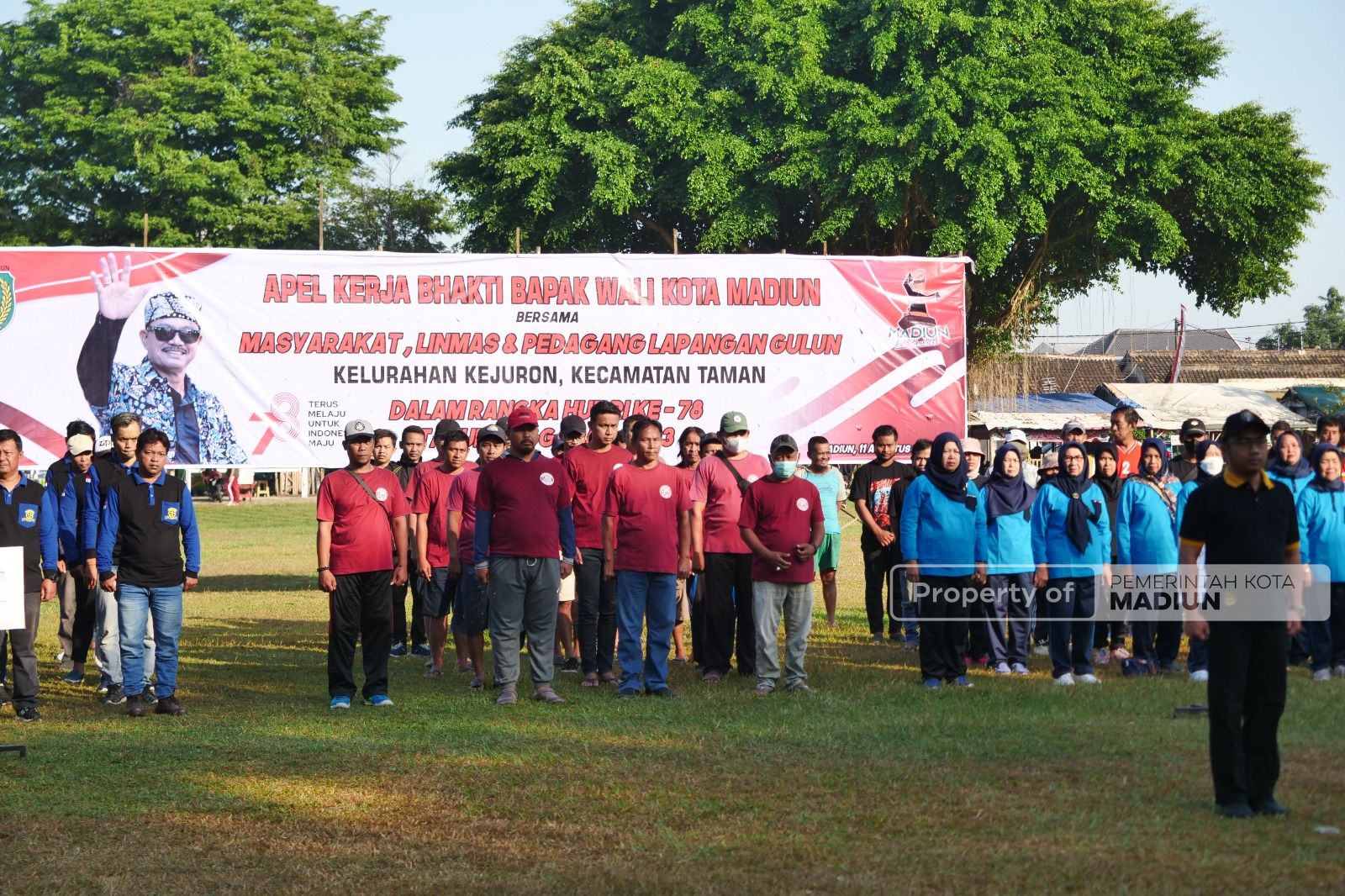 Foto 3 dari 6: Pimpin Apel Kerja Bakti, Wali Kota Ajak Masyarakat Tingkatkan Kepedulian Kebersihan Lapangan Gulun
